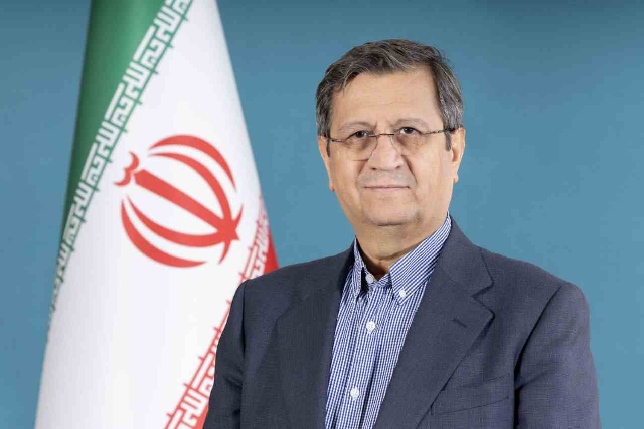 دکتر همتی در شبکه ایکس نوشت  : قیمت‌گذاری دستوری ارز به رانت و التهاب بازار منجر می‌شود