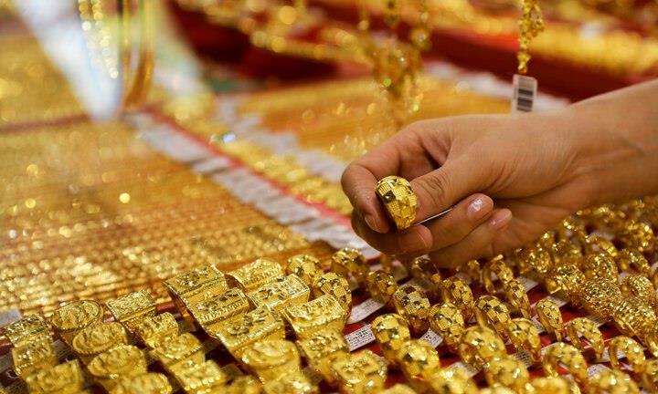 قیمت اونس طلا در بازار جهانی در طول یک هفته گذشته به شدت اوج گرفت