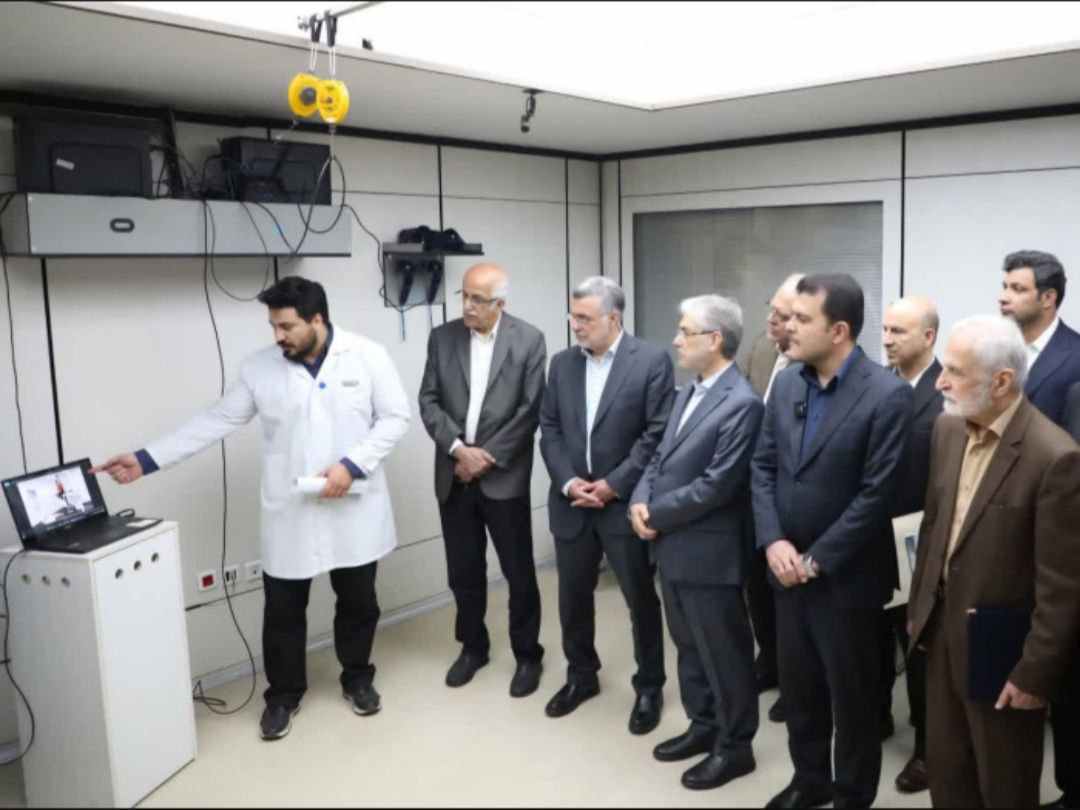 بازدید وزیر علوم از آزمایشگاه ملی نقشه برداری مغز/تأکید بر تقویت پژوهش های مرتبط با حوزه علوم شناختی
