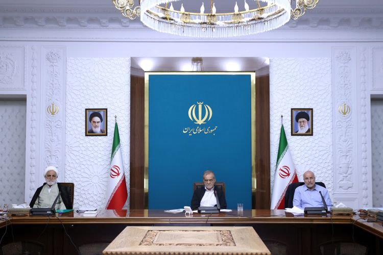 اختصاص ۱ و نیم میلیارد دلار تسهیلات برای تامین تجهیزات نیروگاه‌های خورشیدی
