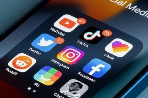 درخواست ۵۱ نماینده برای نظارت بیشتر بر پیام‌رسان‌های خارجی