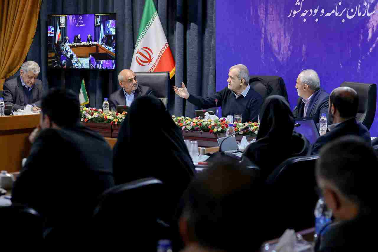 دکتر پزشکیان : ۴ موضوع مهم سلامت، معیشت، آموزش و مسکن باید در اولویت برنامه‌ریزی و بودجه‌نویسی قرار گیرد