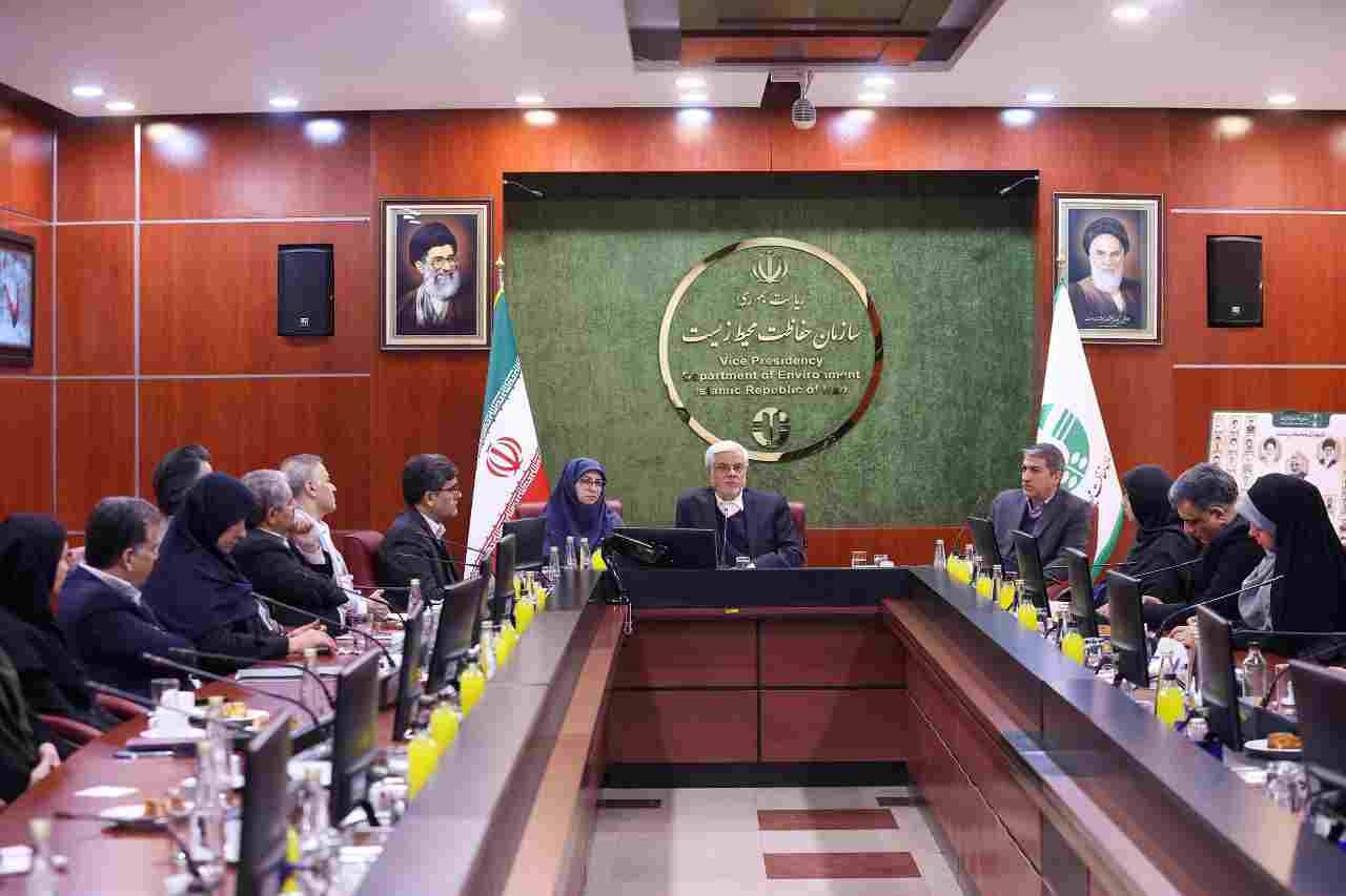 رقیب دستگا‌ه‌ها نباشید، برای حل مشکلات کمک کنید