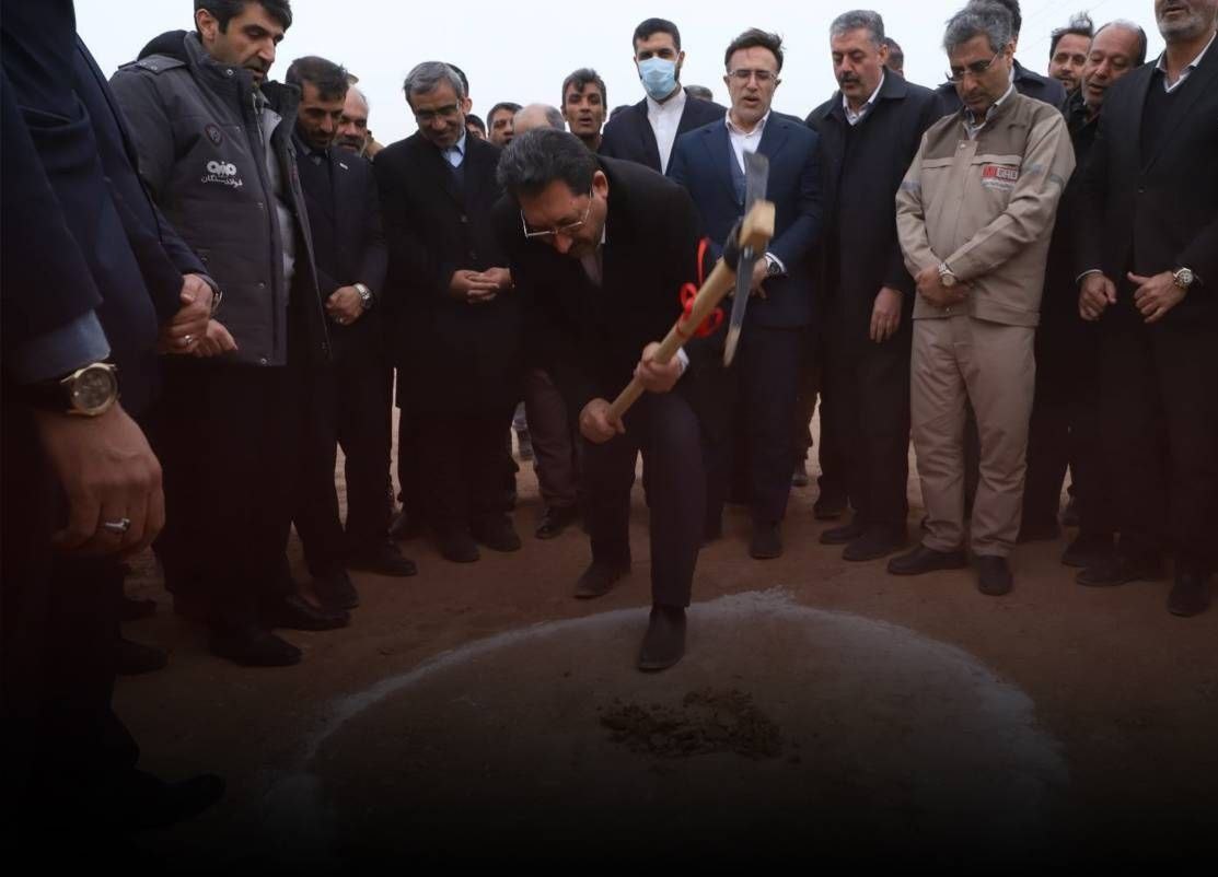 سیدمحمد اتابک وزیر صنعت، معدن و تجارت طرح نیروگاه ۲۰۰ مگاواتی فولاد سنگان را کلنگ‌زنی کرد