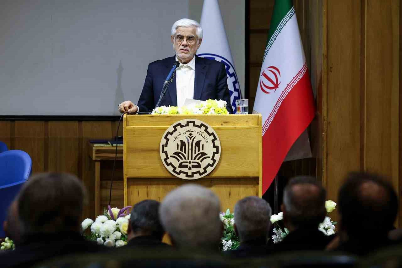 راهبرد دولت وفاق ملی استفاده حداکثری نخبگان کشور و صاحب‌نظران برای حل چالش‌ها و مشکلات کشور است