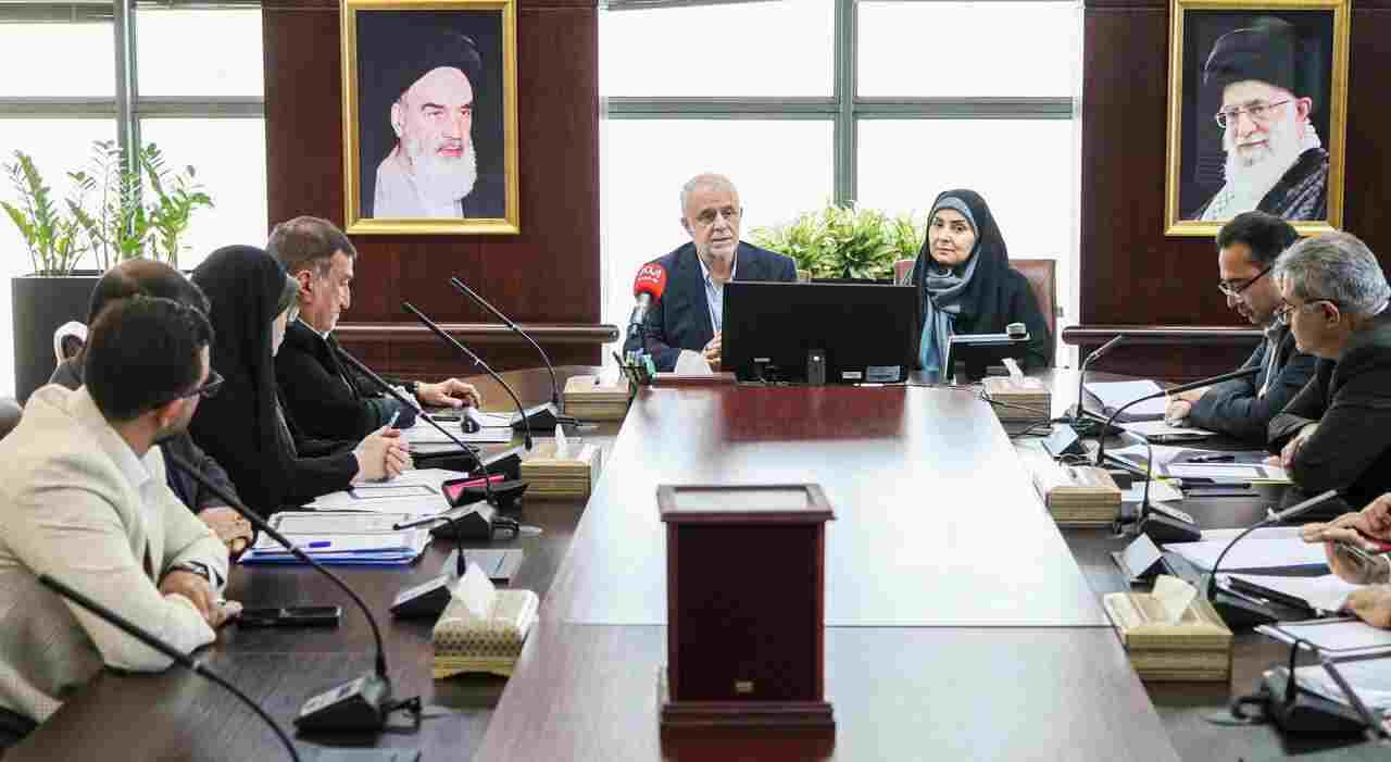 بررسی راهکارهای رفع موانع تامین مسکن و زمین برای خانواده شهدا و ایثارگران