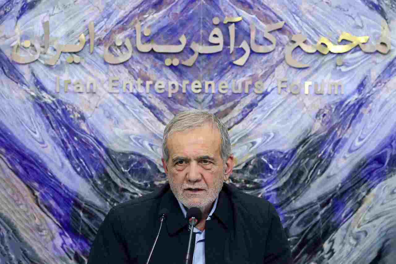 باید با دنیا رابطه داشته باشید، ولی قرار هم نیست با ذلت در برابر کسی سر خم کنیم