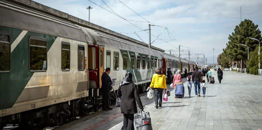 آغاز پیش‌فروش بلیت قطارهای اسفندماه از دوشنبه