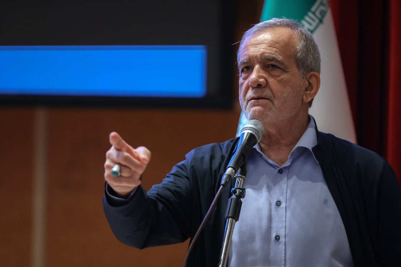 پزشکیان : دولت چرا باید بنزین ۱۳۰ هزار تومانی بخرد و آن را ۱۵۰۰ تومان بفروشد؟